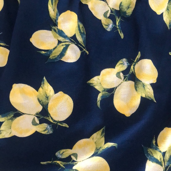 Off the Shoulder Lemon 🍋 Top - Picture 2 of 2